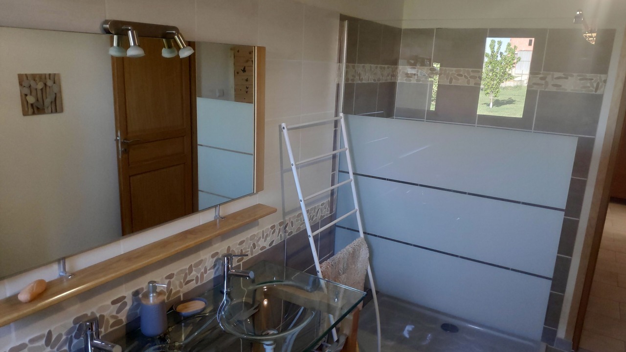 Photo of Bathroom in Le Cause