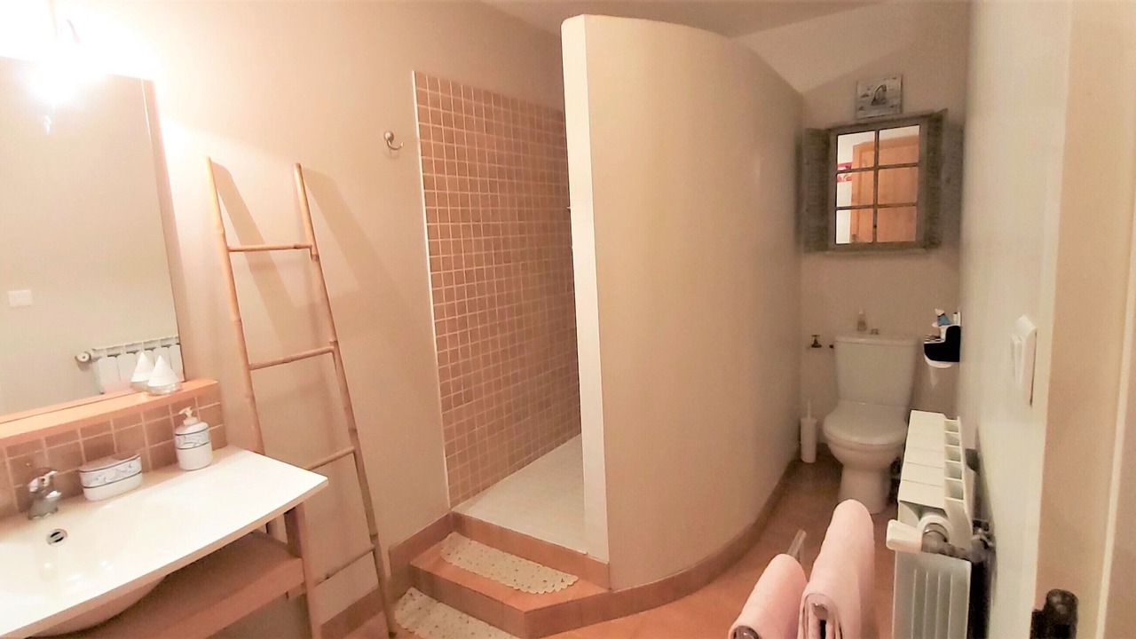 Photo of Bathroom in Monjoi