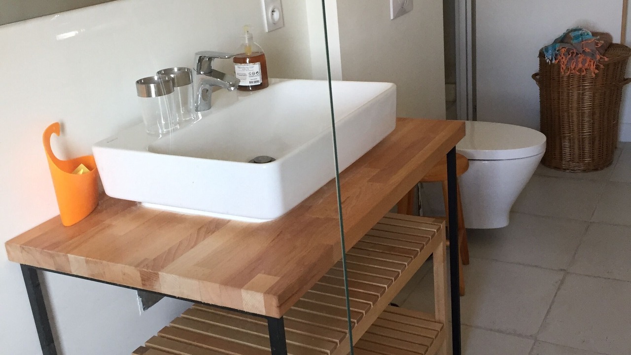 Photo of Bathroom in Castelnau-de-Montmiral