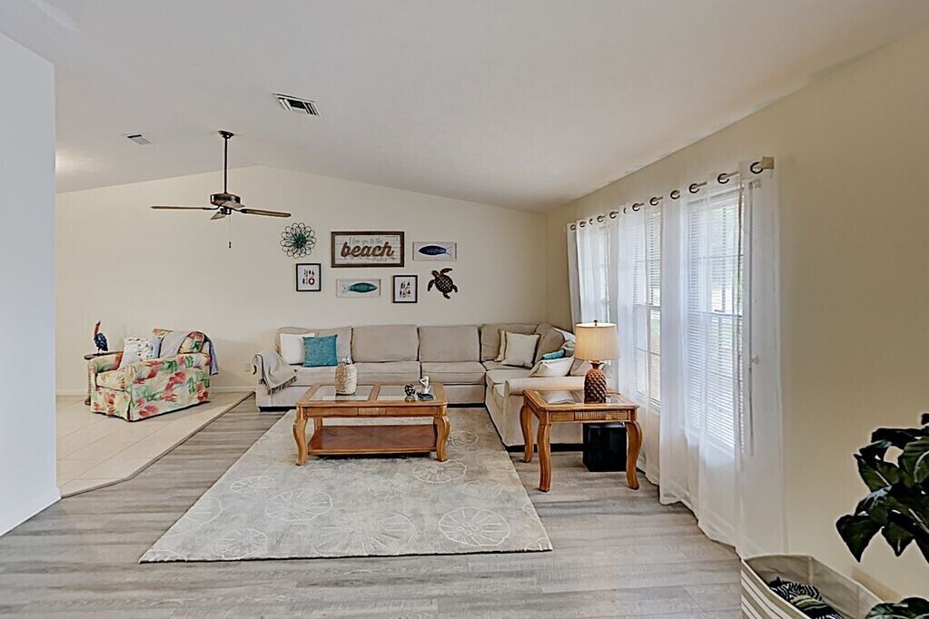 Photo of Livingroom in Riverbend Country Club