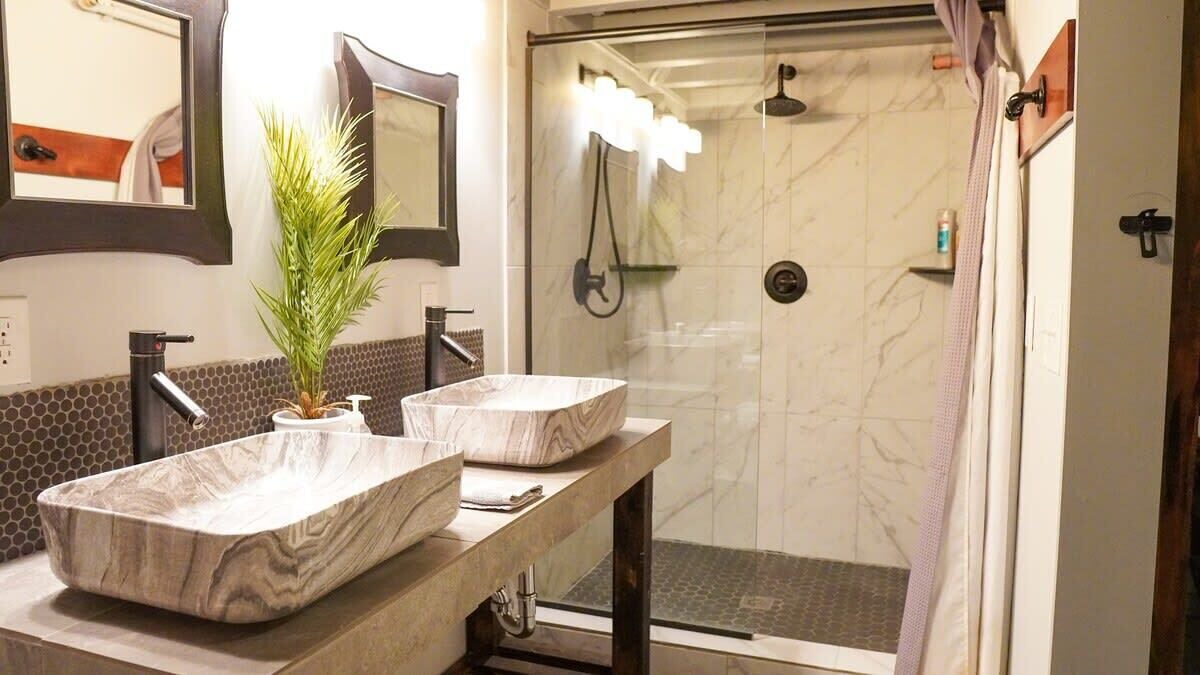Photo of Bathroom in Niles