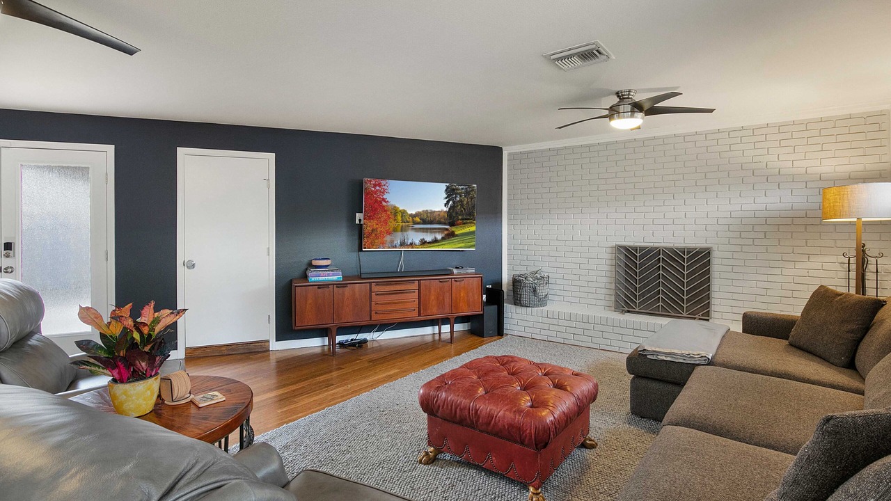 Photo of Livingroom in University Hills and Windsor Park