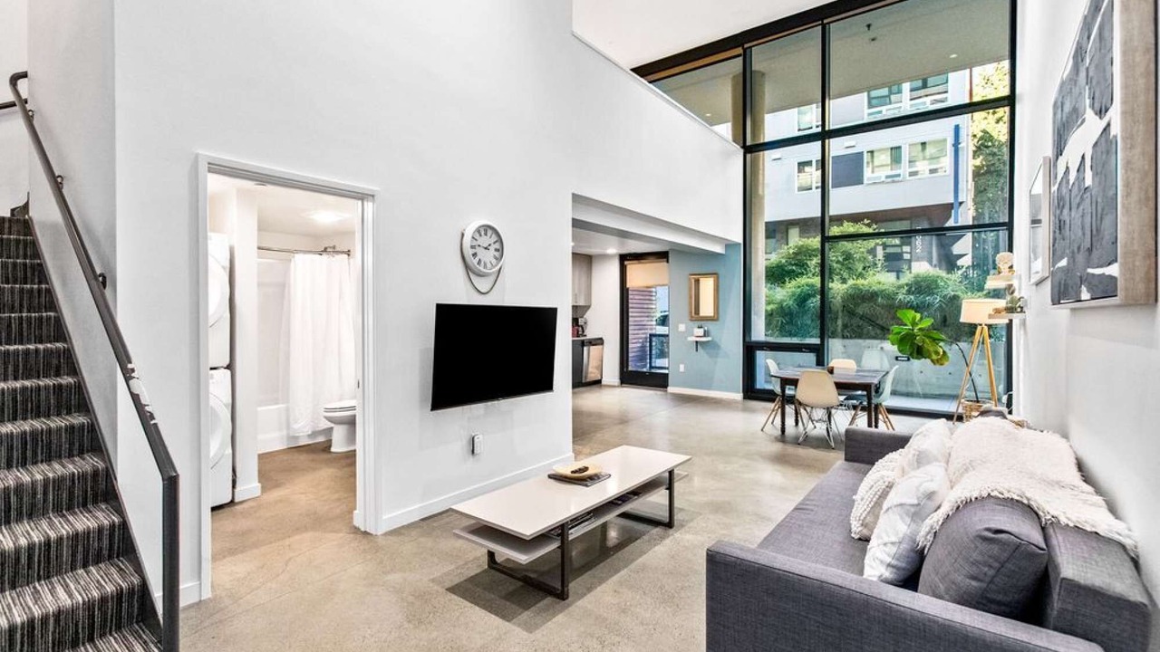 Photo of Livingroom in Downtown