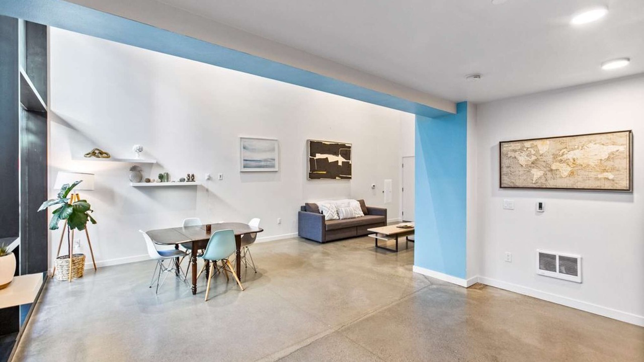 Photo of Livingroom in Downtown