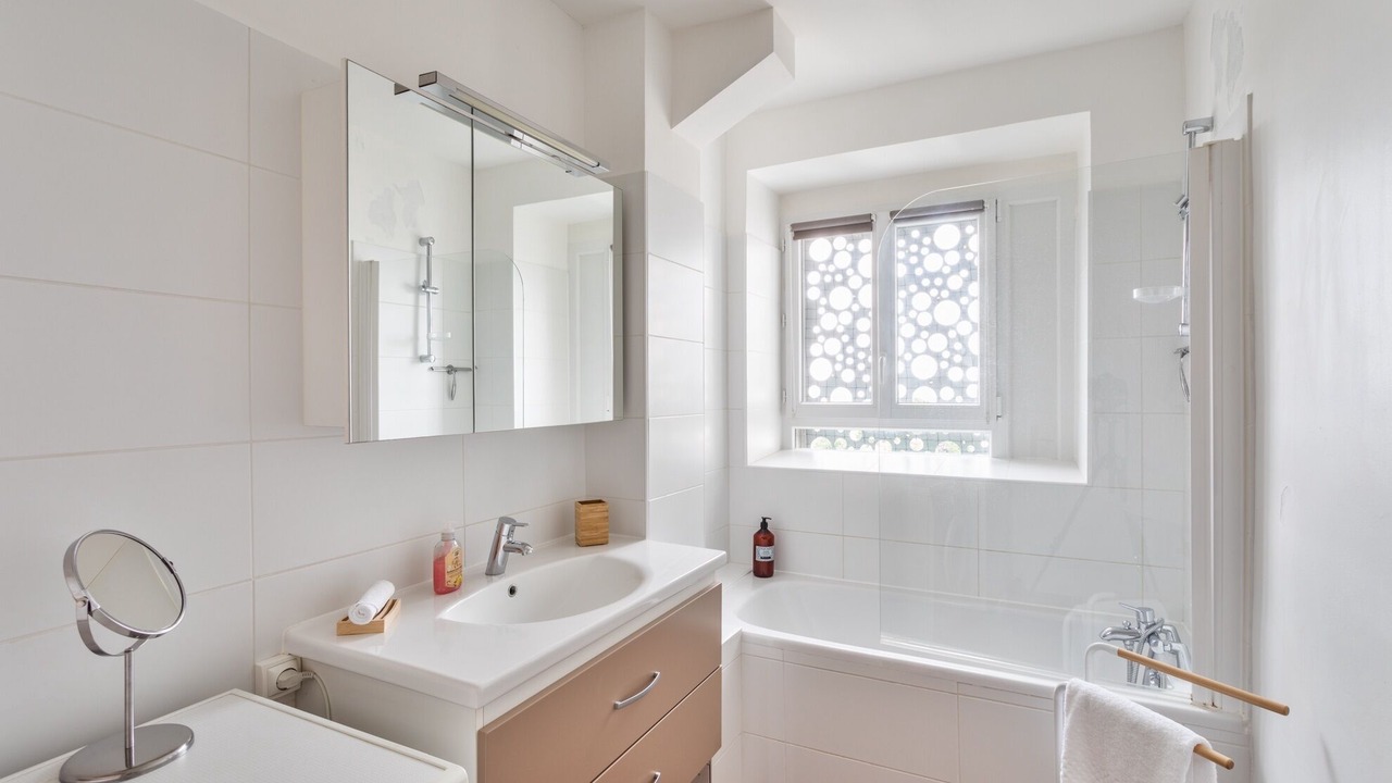 Photo of Bathroom in Boulevard des Poilus