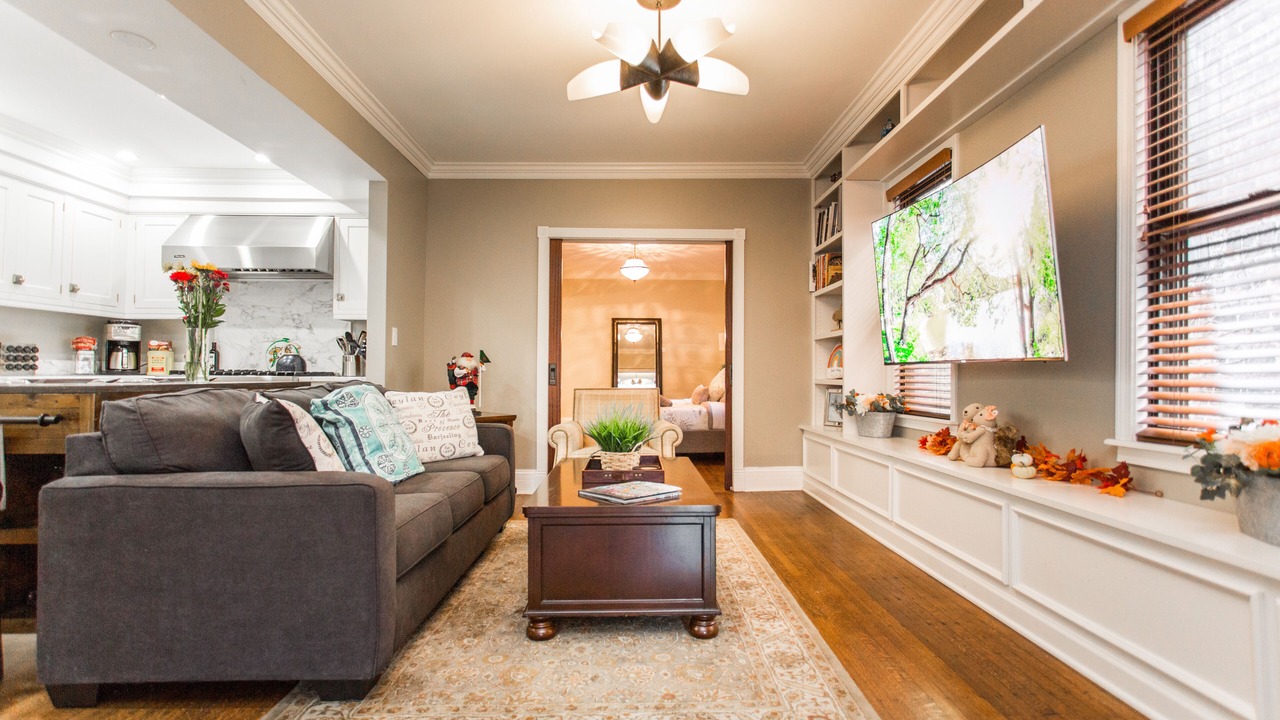 Photo of Livingroom in Old Town Triangle