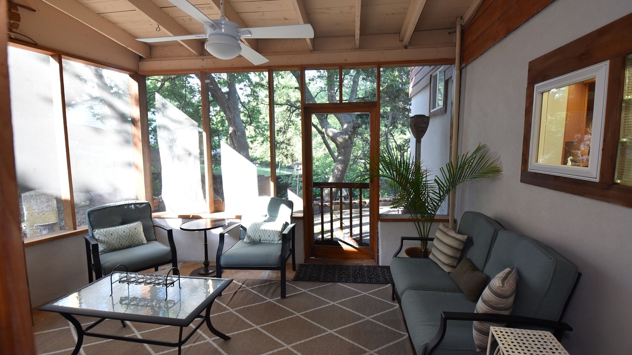 Photo of Livingroom in Whitney