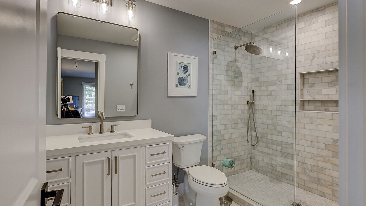 Photo of Bathroom in Beach Lagoon