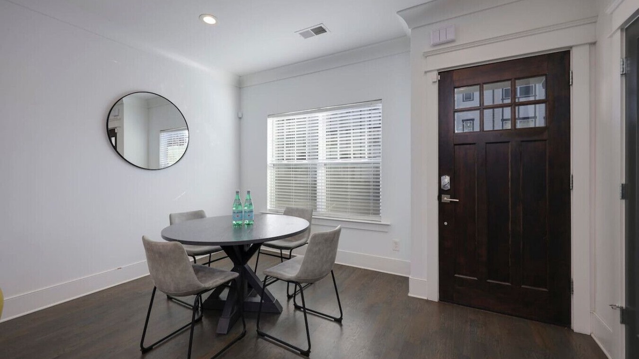 Photo of Livingroom in Charlotte Park