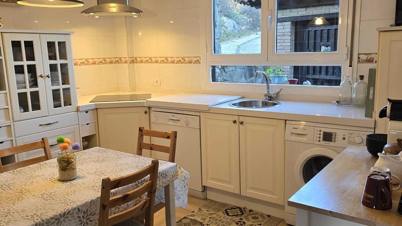 Photo of Kitchen in Laguna de Cameros