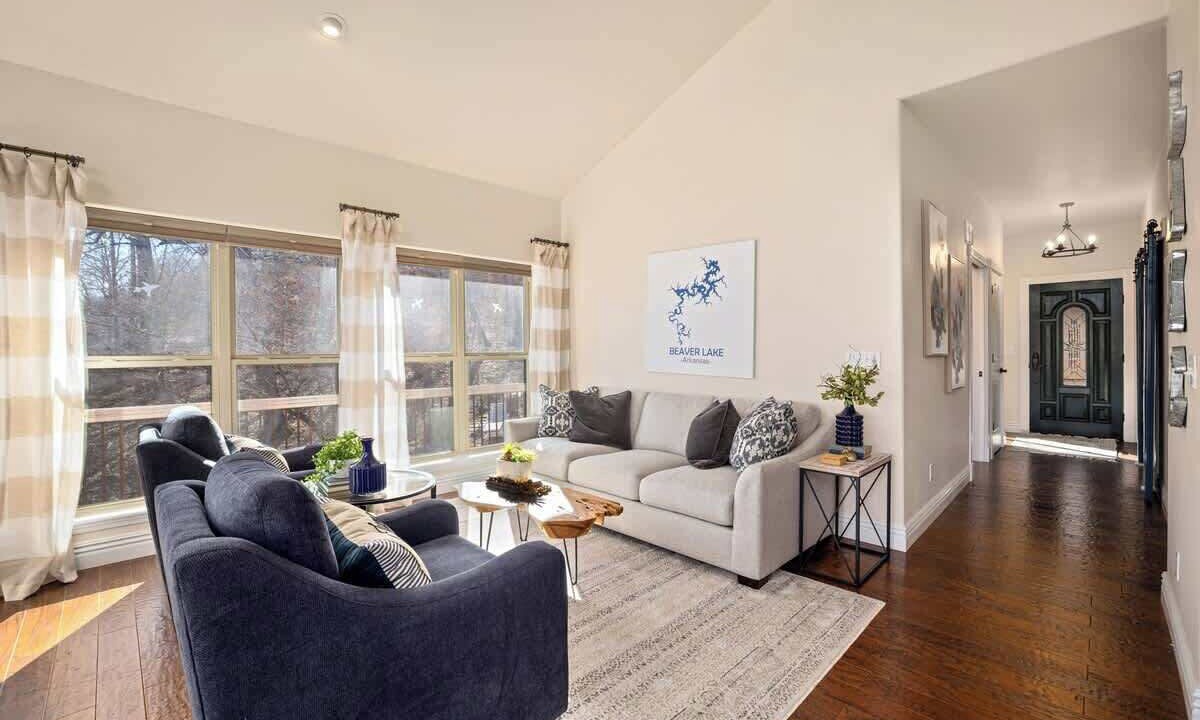 Photo of Livingroom in Sylvan Shores
