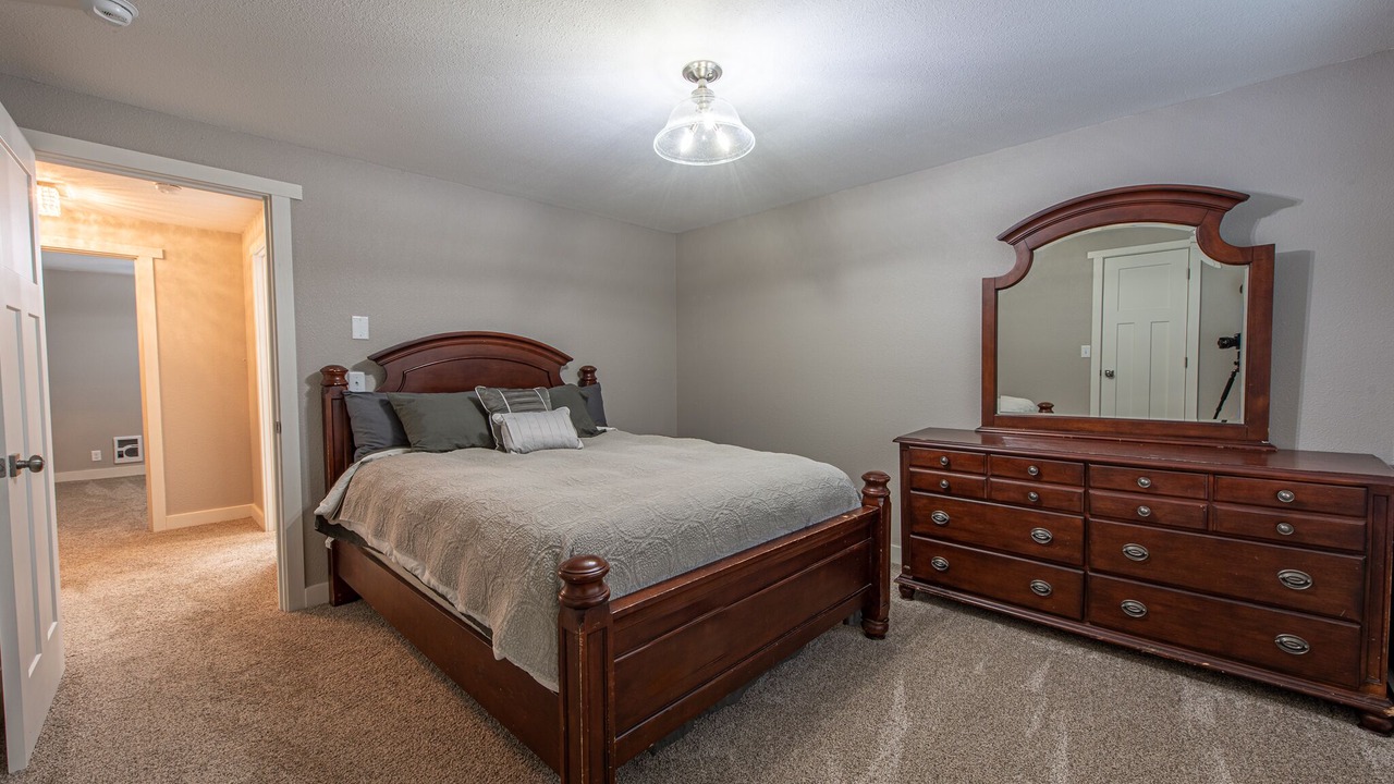 Photo of Bedroom in Reedsport