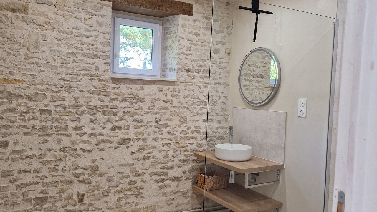 Photo of Bathroom in Saint-Pierre-d'Amilly