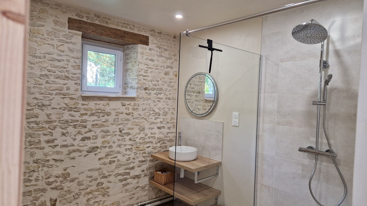 Photo of Bathroom in Saint-Pierre-d'Amilly
