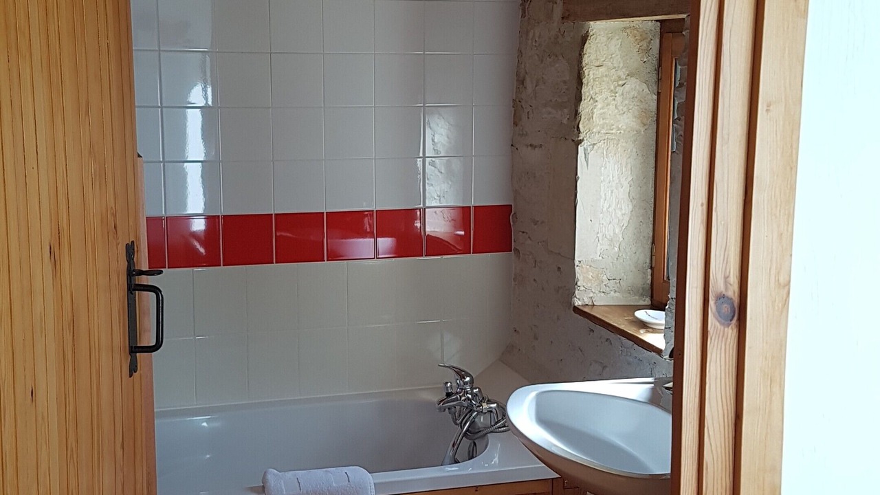 Photo of Bathroom in Saint-Pierre-d'Amilly