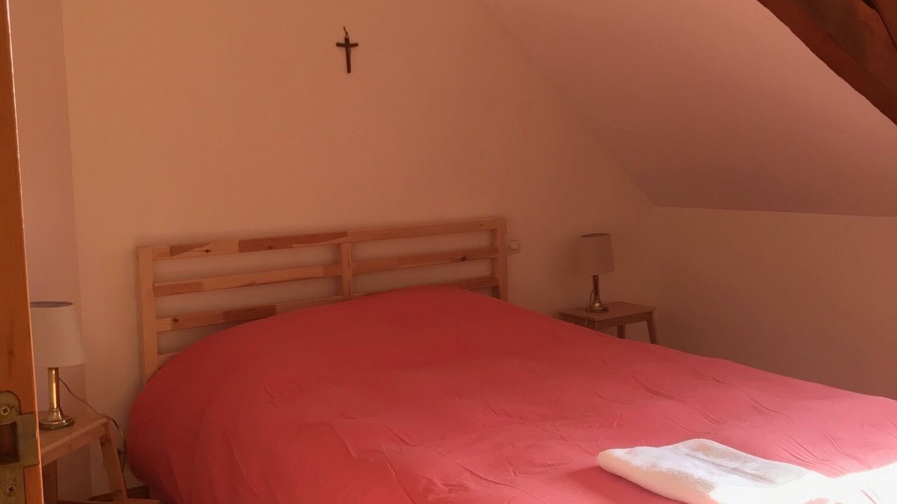 Photo of Bedroom in Gennes-sur-Glaize