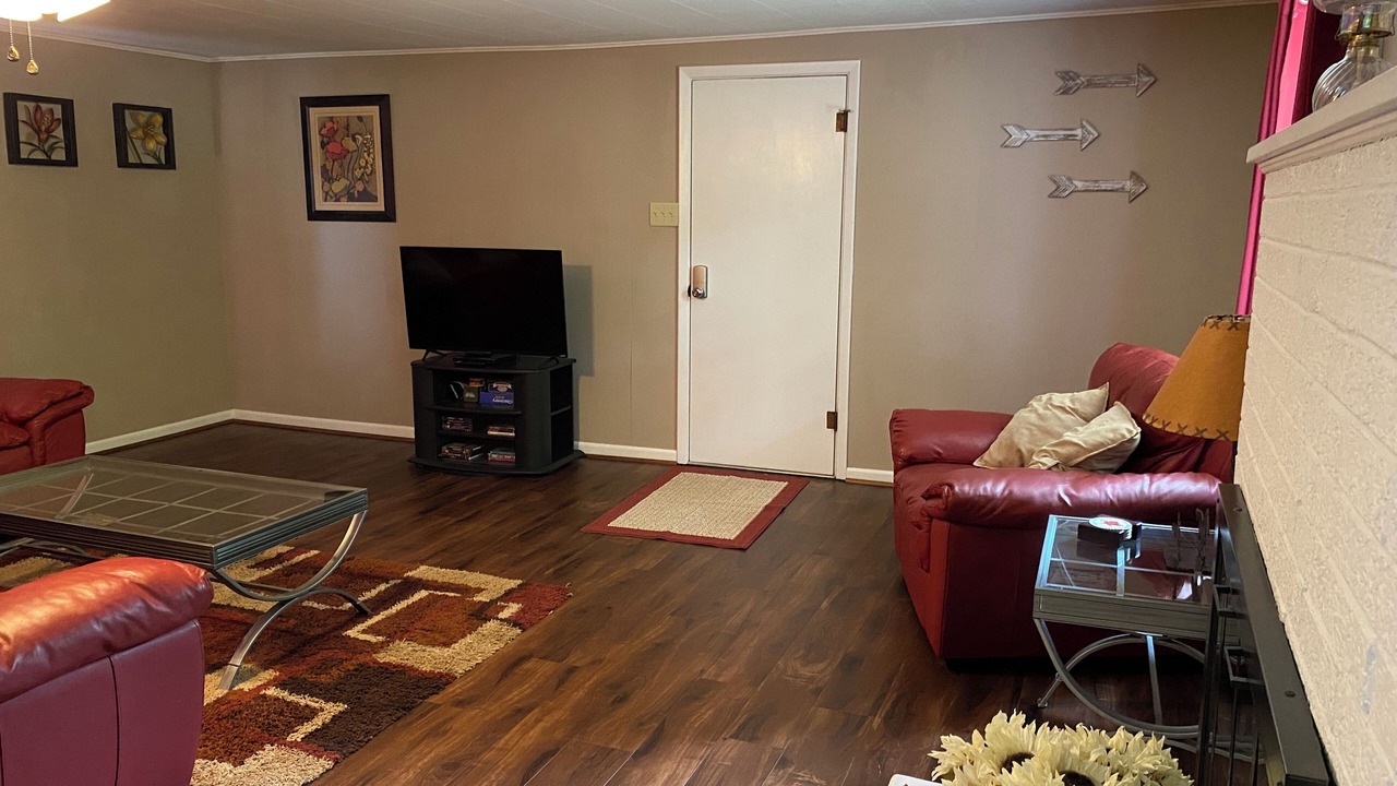 Photo of Livingroom in Cook Station