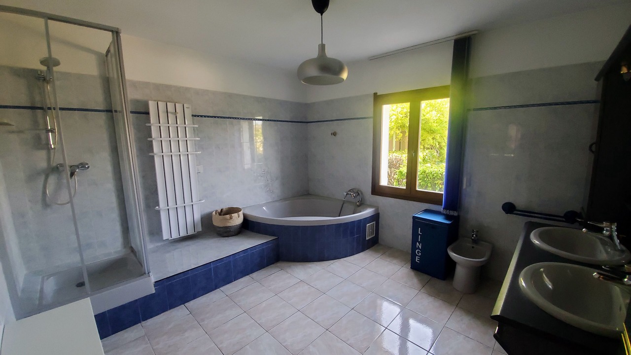 Photo of Bathroom in Mormoiron