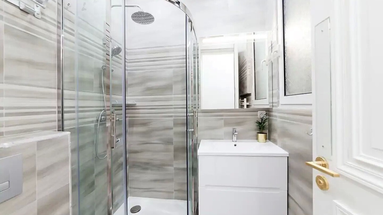 Photo of Bathroom in Chaussee-d'Antin
