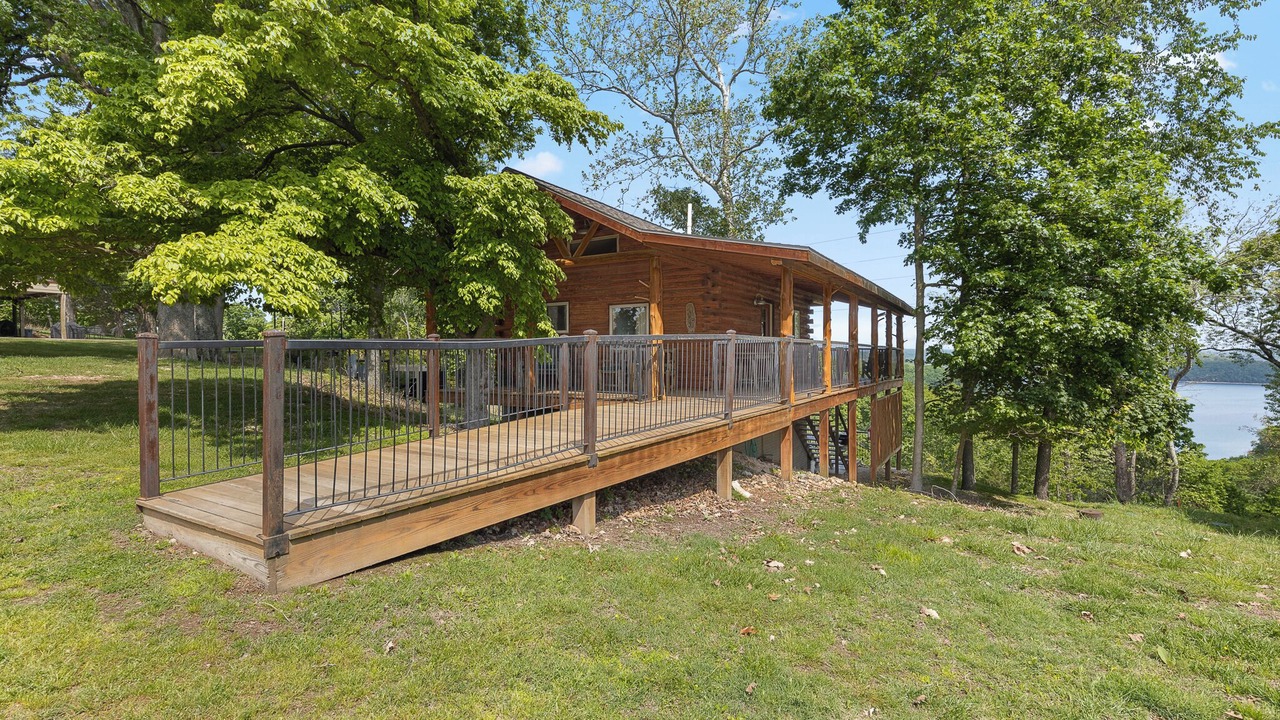 Photo of Patio Balcony in Sylvan Shores