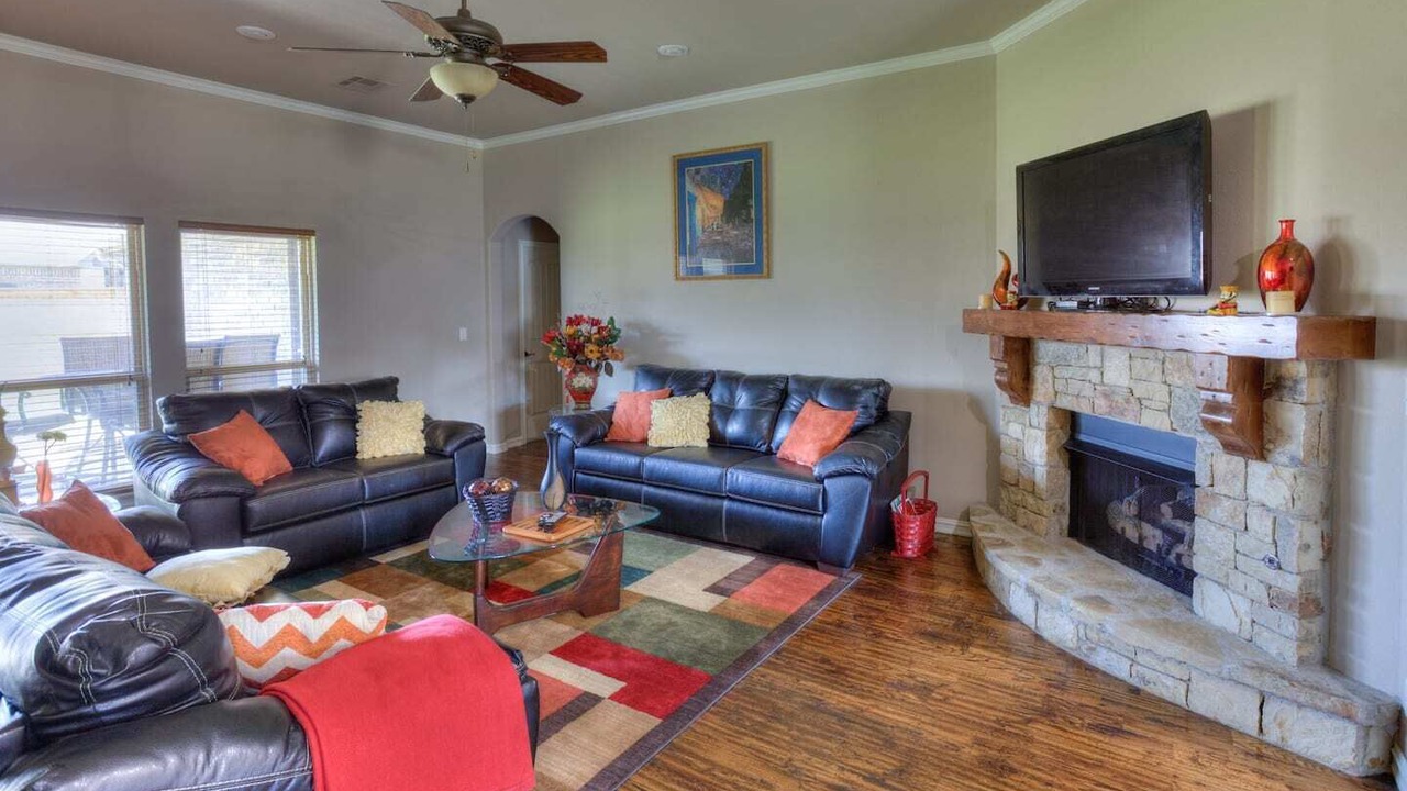 Photo of Livingroom in Broken Arrow