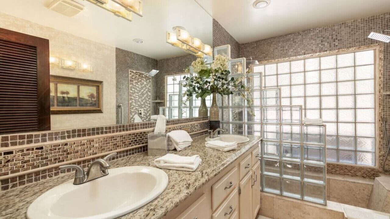 Photo of Bathroom in Los Angeles