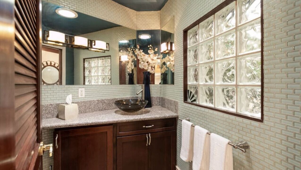 Photo of Bathroom in Los Angeles