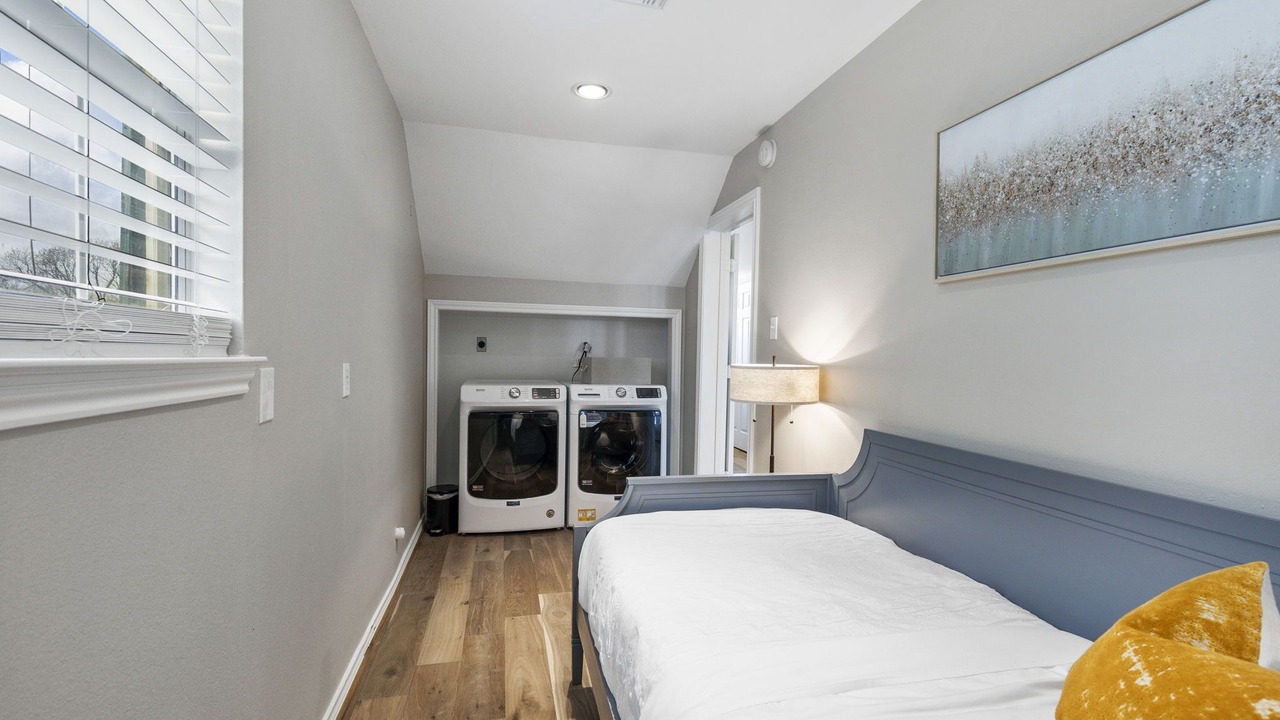 Photo of Bedroom in Clear Lake Shores