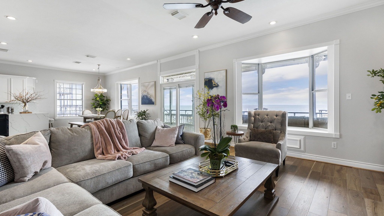 Photo of Livingroom in Clear Lake Shores