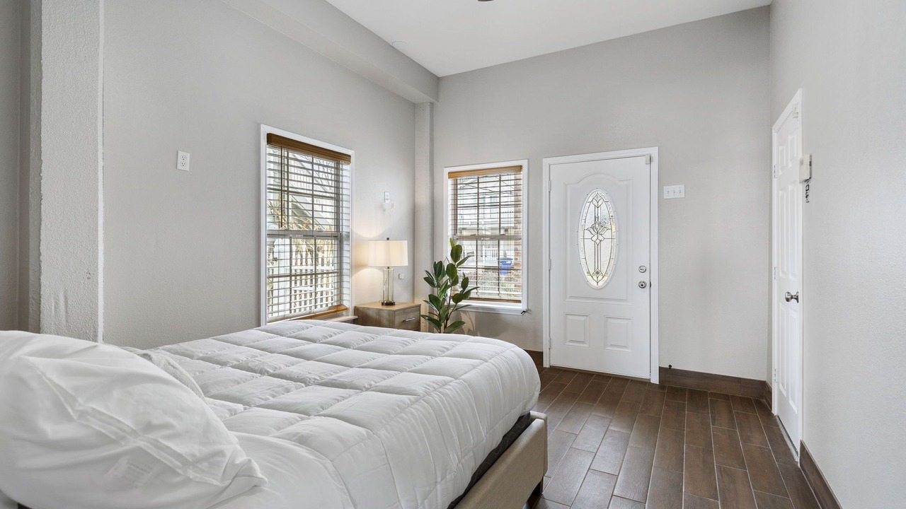 Photo of Bedroom in Clear Lake Shores