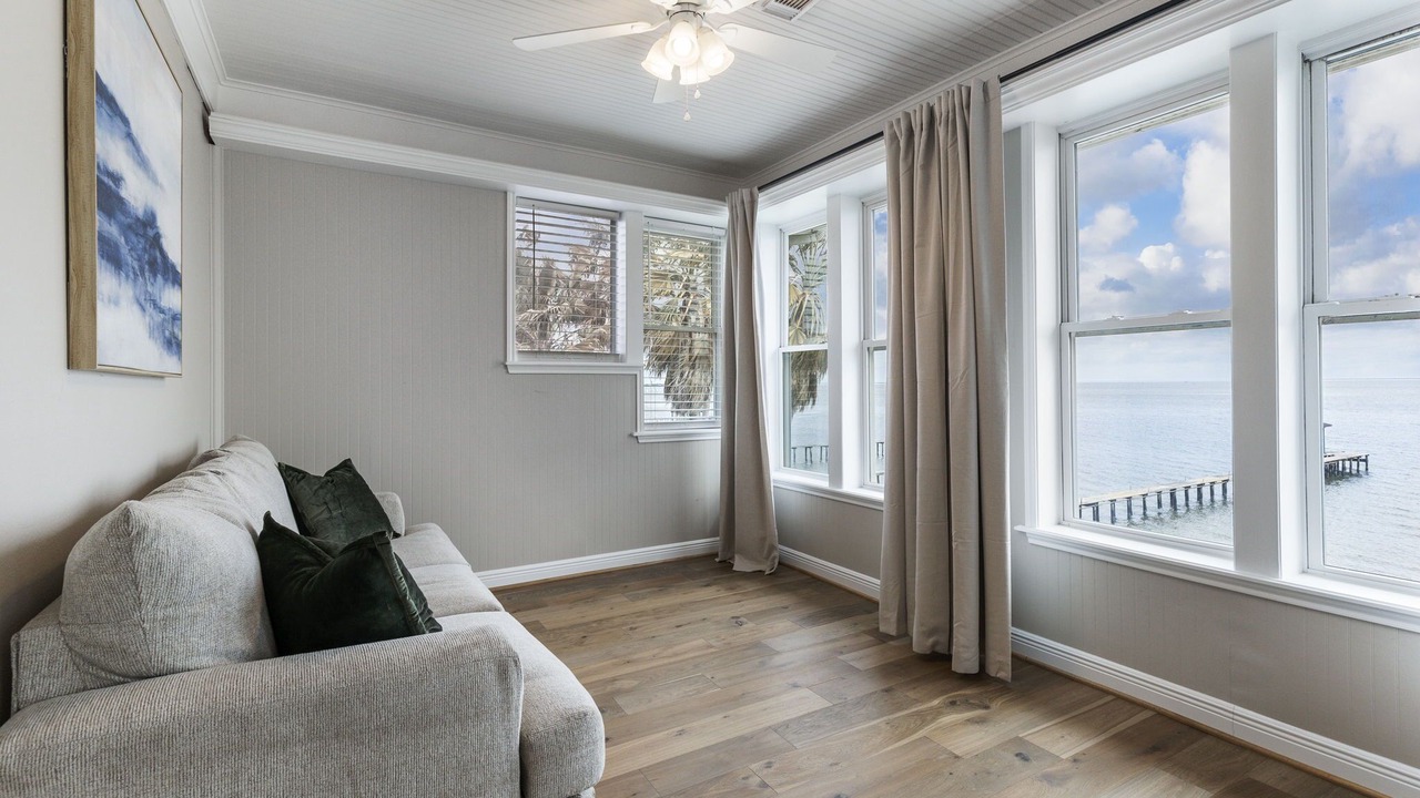Photo of Livingroom in Clear Lake Shores
