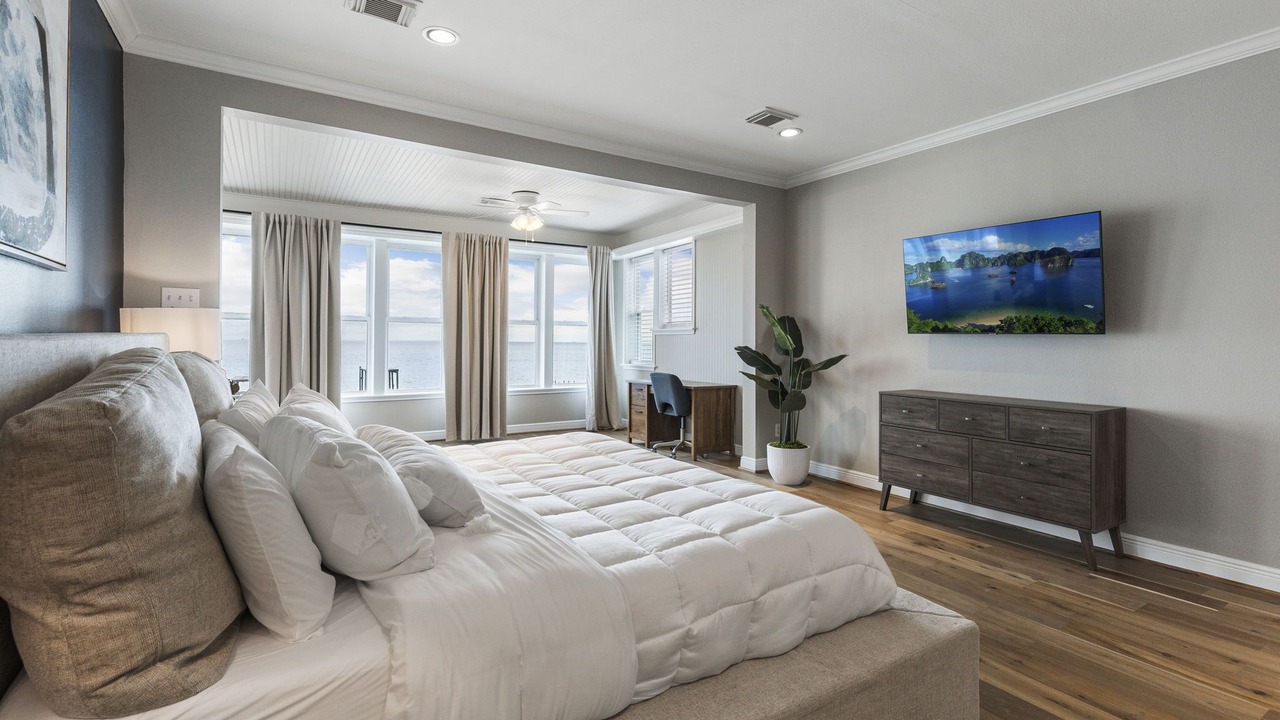 Photo of Bedroom in Clear Lake Shores