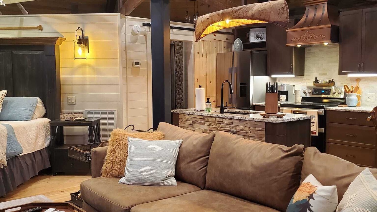 Photo of Livingroom in Big Canoe