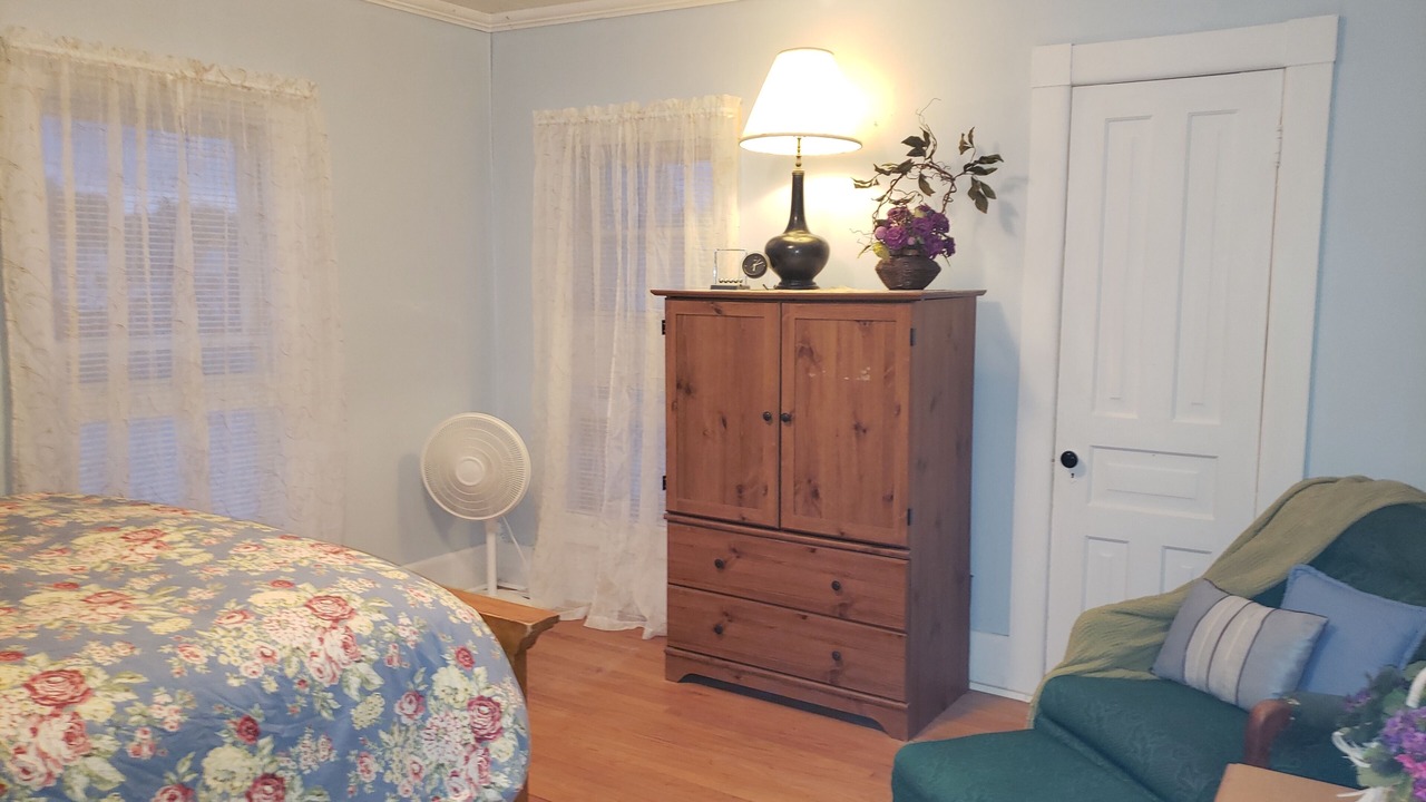 Photo of Bedroom in Mount Clemens