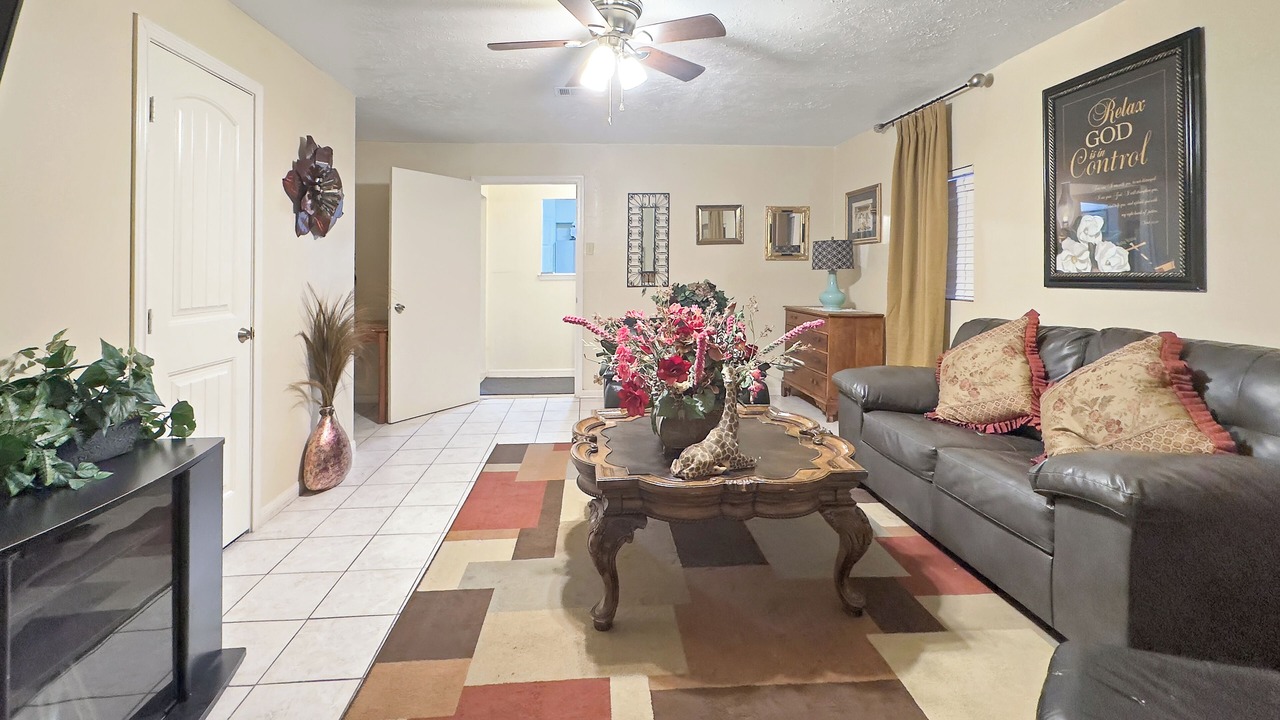 Photo of Livingroom in Central Southwest