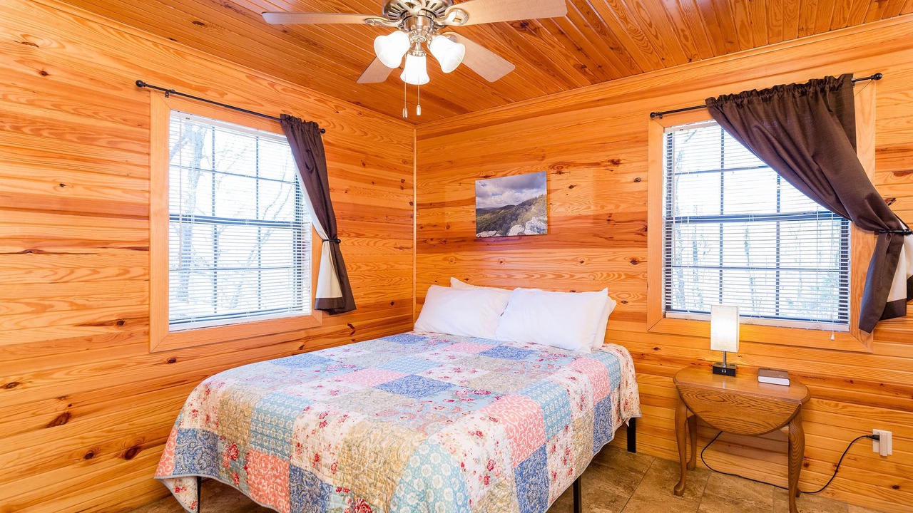 Photo of Bedroom in Mountainburg