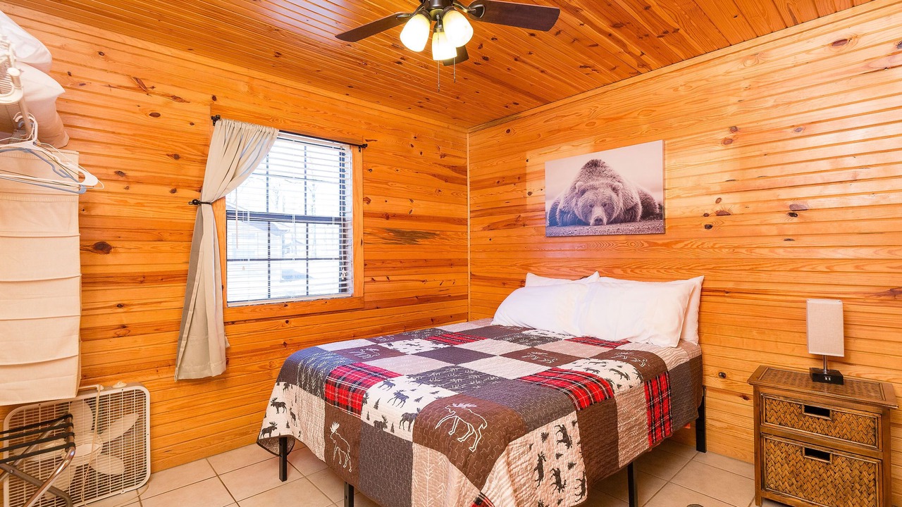 Photo of Bedroom in Mountainburg