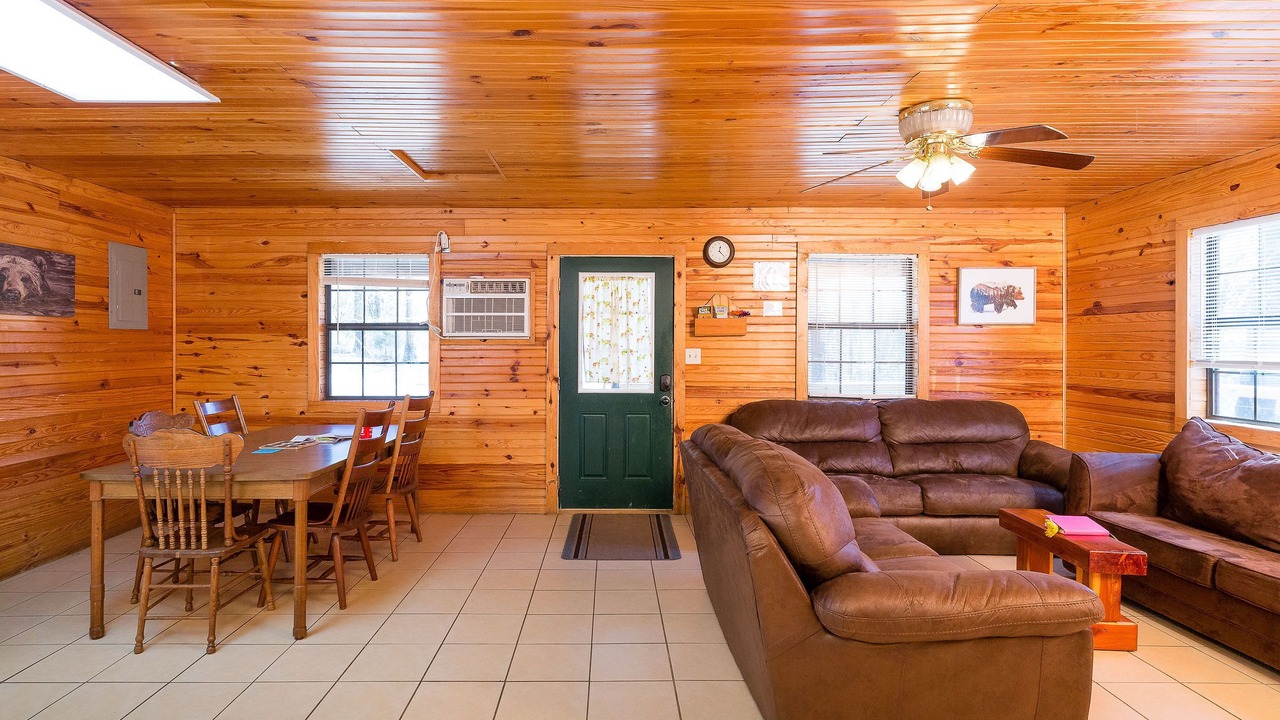 Photo of Livingroom in Mountainburg