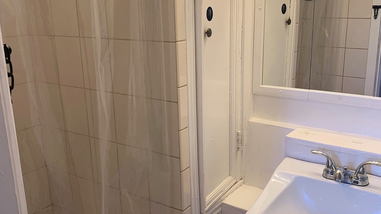Photo of Bathroom in Mount Davidson Manor