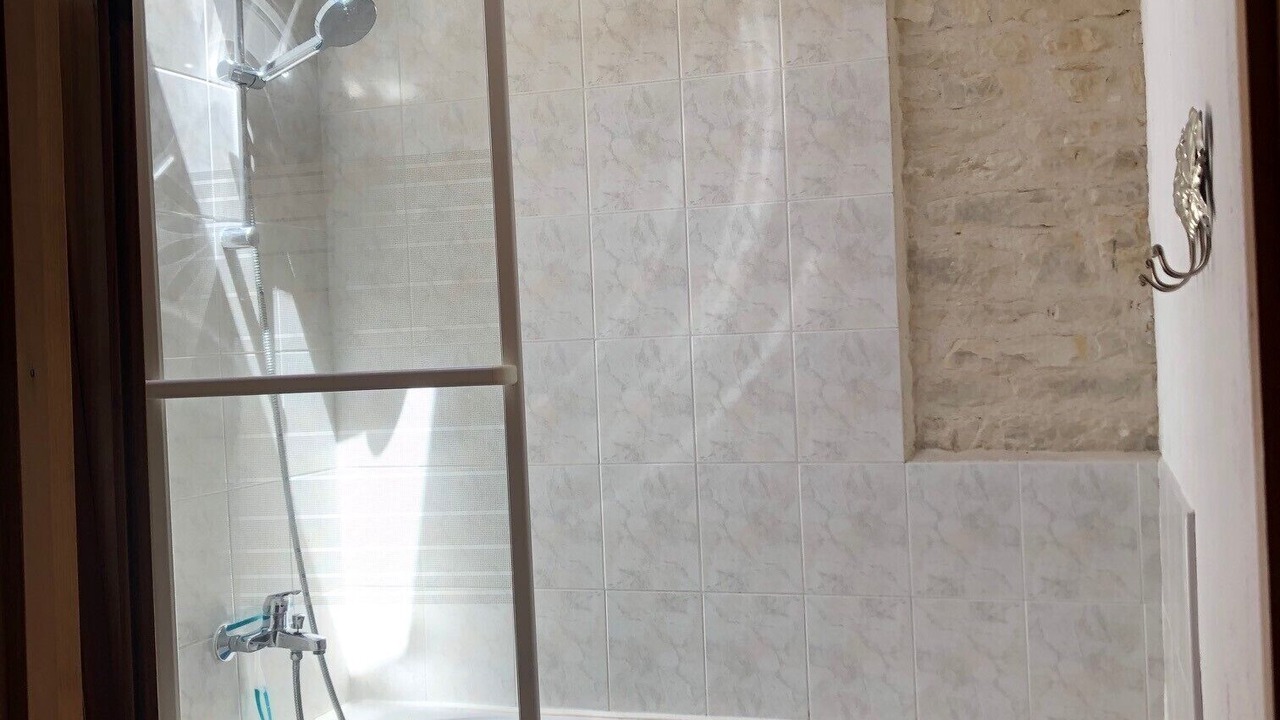 Photo of Bathroom in Saint-Pierre-d'Amilly