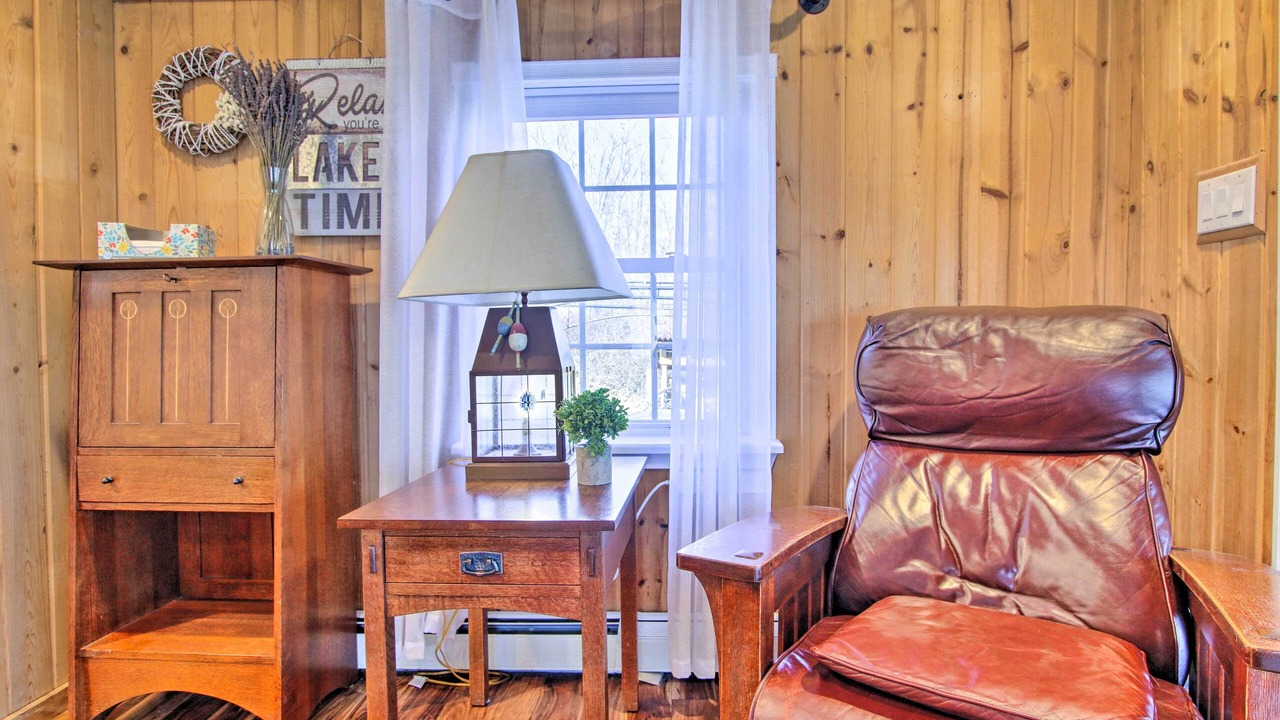 Photo of Livingroom in Coventry Lake