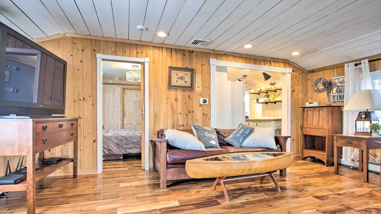 Photo of Livingroom in Coventry Lake