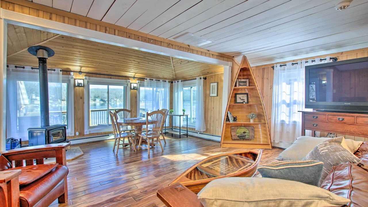 Photo of Bedroom in Coventry Lake