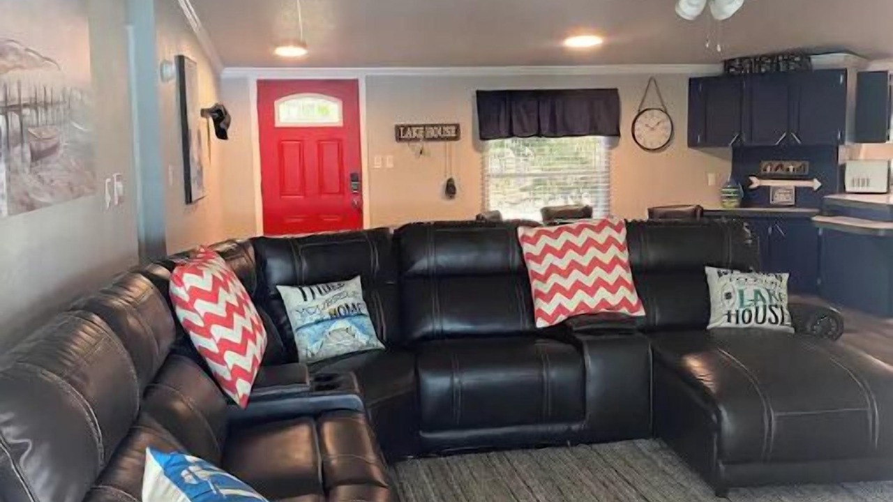 Photo of Livingroom in Canadian