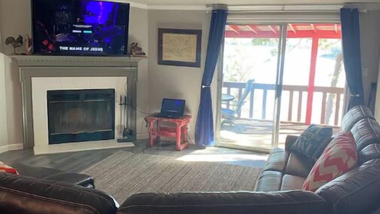 Photo of Livingroom in Canadian