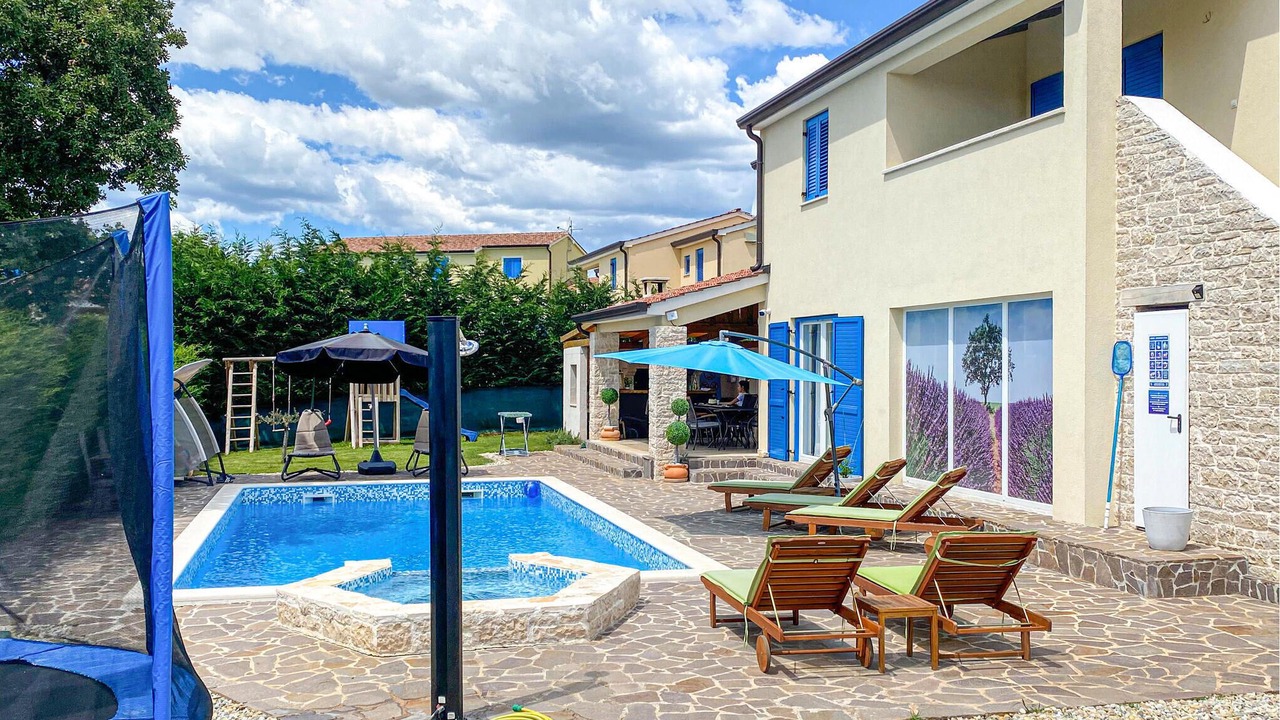 Photo of Outdoor in Muzini