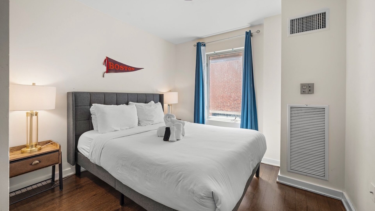 Photo of Bedroom in Theatre District