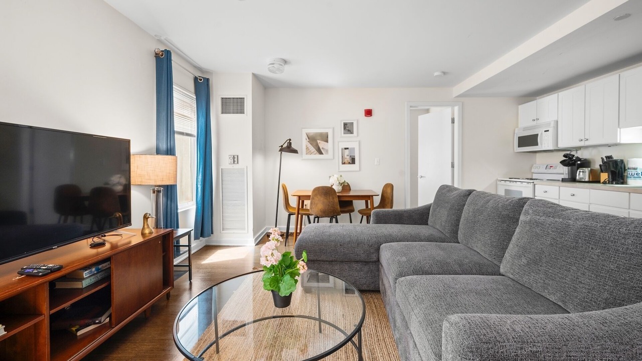 Photo of Livingroom in Theatre District