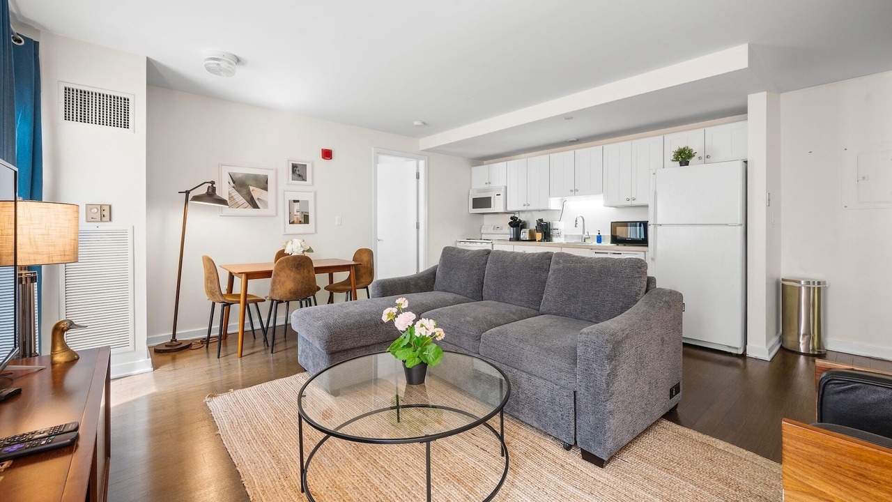 Photo of Livingroom in Theatre District