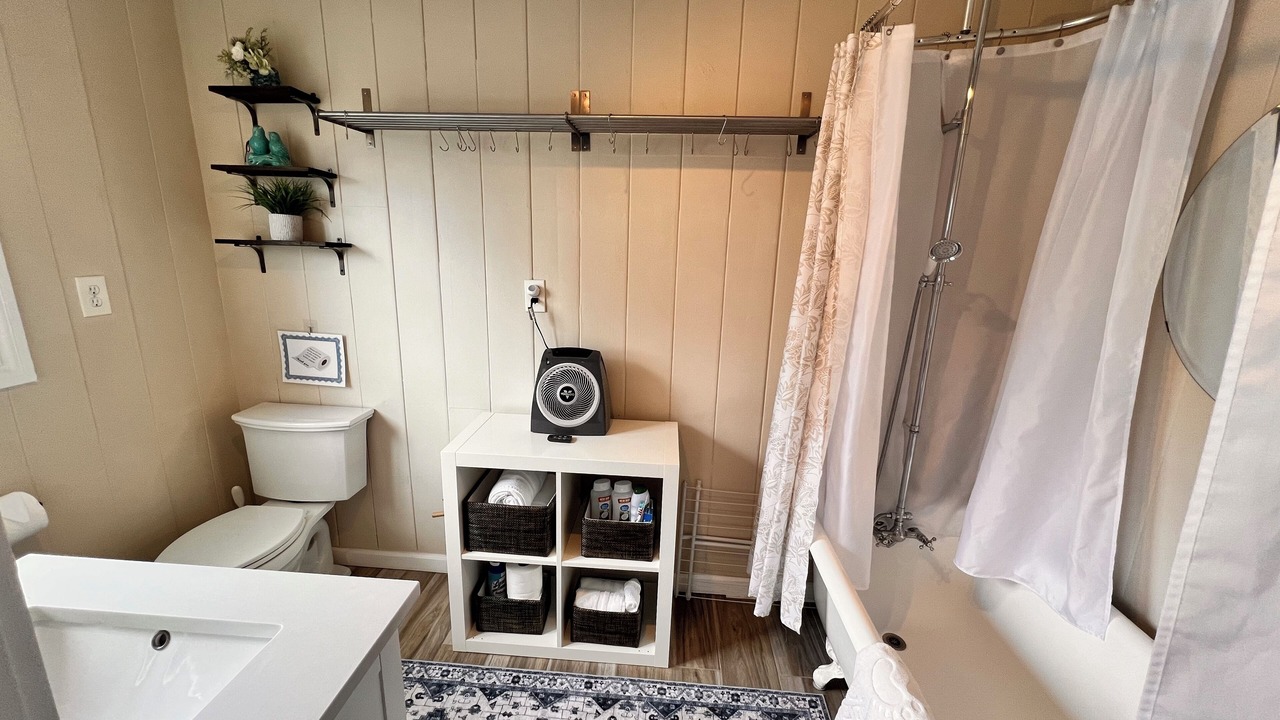 Photo of Bathroom in El Sobrante